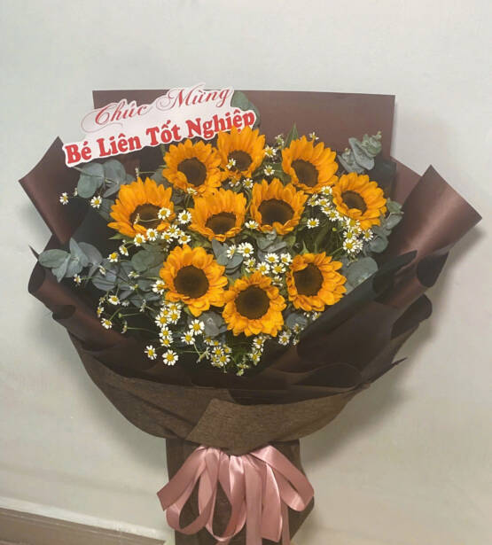 Tốt nghiệp rực rỡ – Như bó hoa hướng dương sáng cả một bầu trời tuổi trẻ