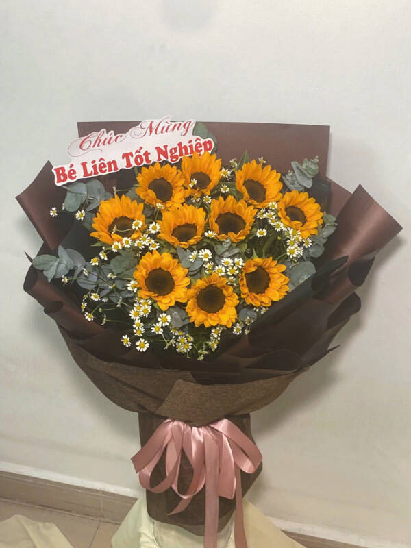 Tốt nghiệp rực rỡ – Như bó hoa hướng dương sáng cả một bầu trời tuổi trẻ